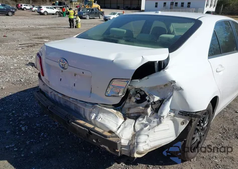 2010 Toyota Camry z USA, uszkodzony, nr VIN 4T1BF3EK2AU525120